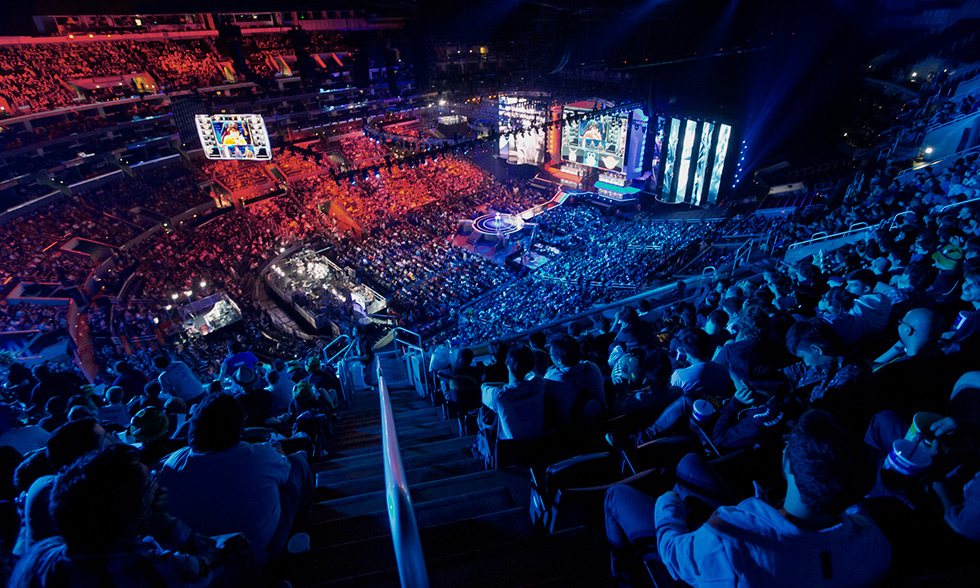 LNG官博分享季后赛西安日记：半决赛第二天选手教练对位训练！