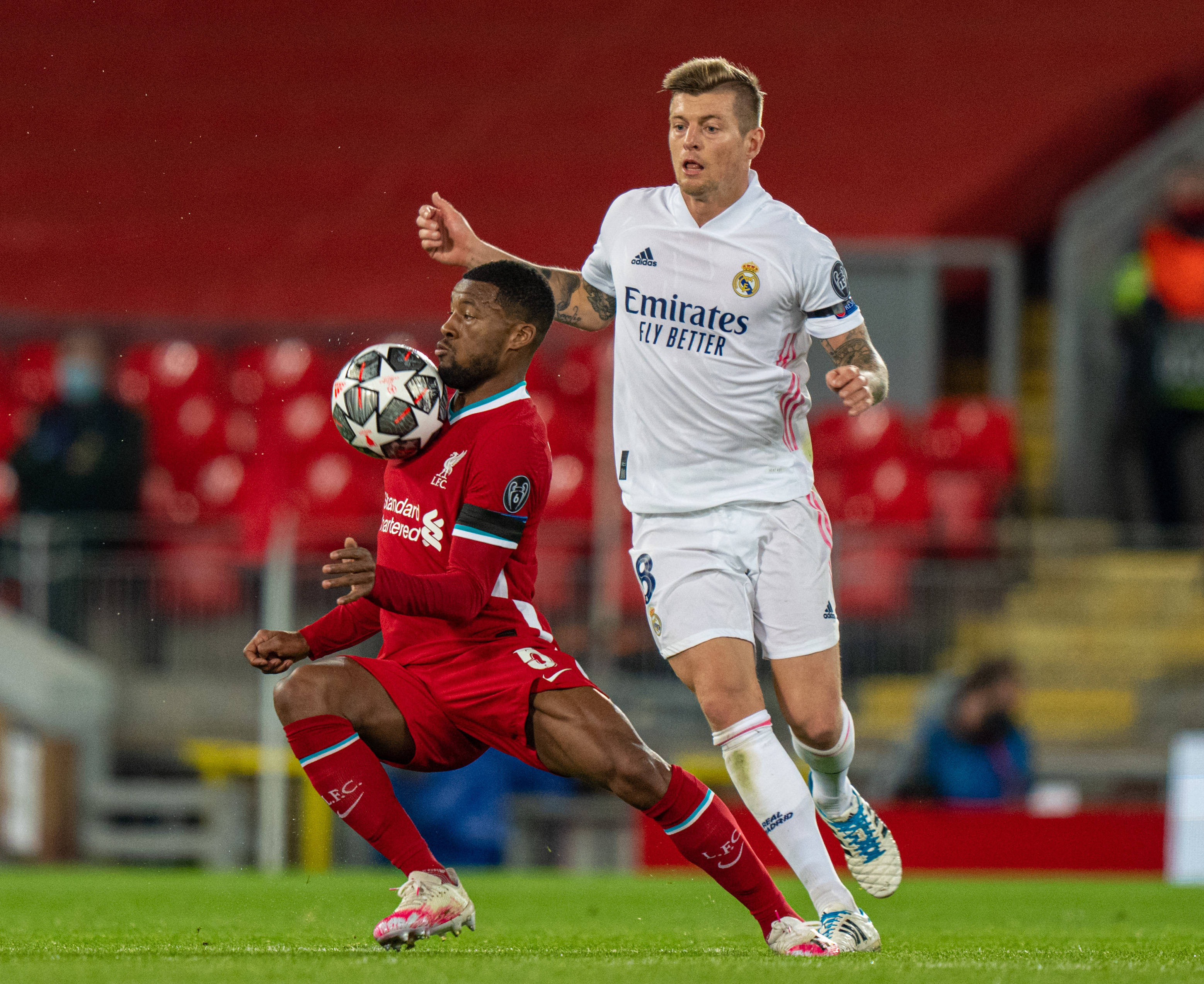 冒泡赛第一日WBG vs LNG赛前海报：三号种子稳辣！