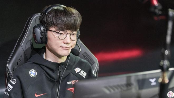 诈骗者使用 apEX 名称和 Team Vitality 品牌进行 YouTube 诈骗