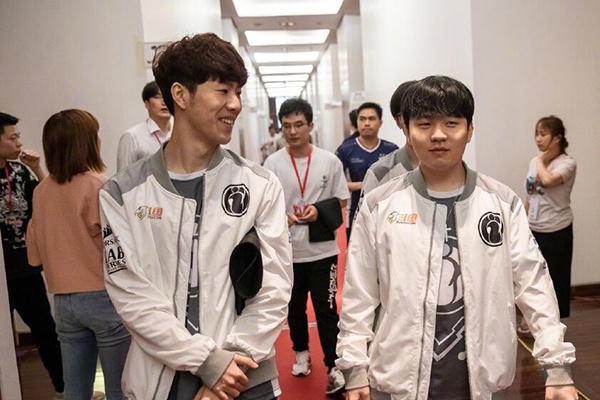 LPL转会：icon沉寂后加盟BLG，会跟fofo轮换吗？
