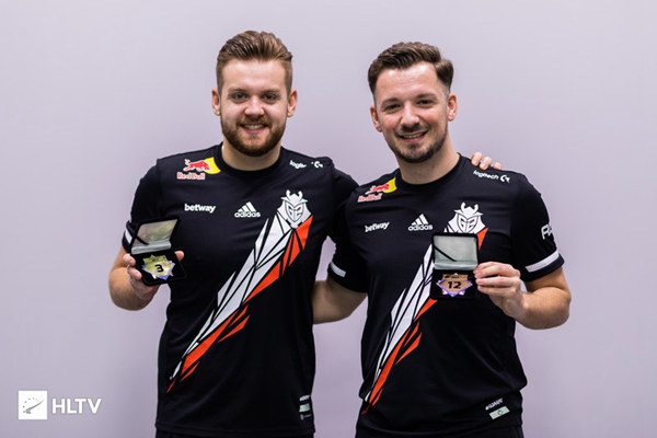 赛后采访小伞：和cat走下路不用带脑子