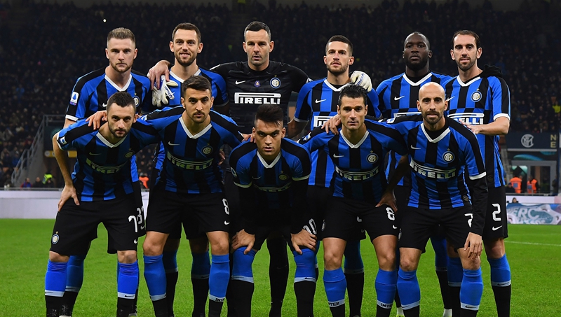 YB状态低迷，一触即溃。Bach夜魔在团队战斗中无敌。YB在第一局中输给了Tidebound。