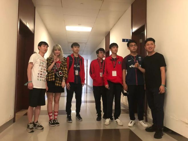 donk击败MOUZ后再度做出不敬行为：回家去吧，该死的bot