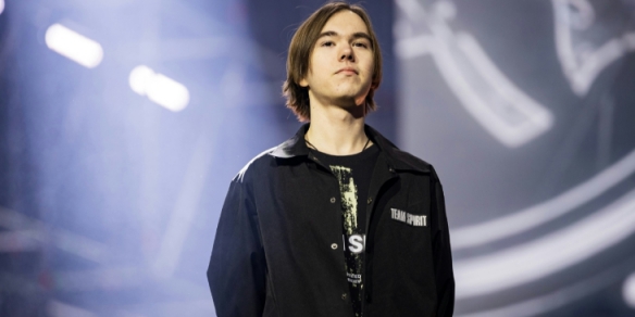 Anyone's Legend . Shanks 新年祝福：在农历新年的第三天，祝大家幸福安康